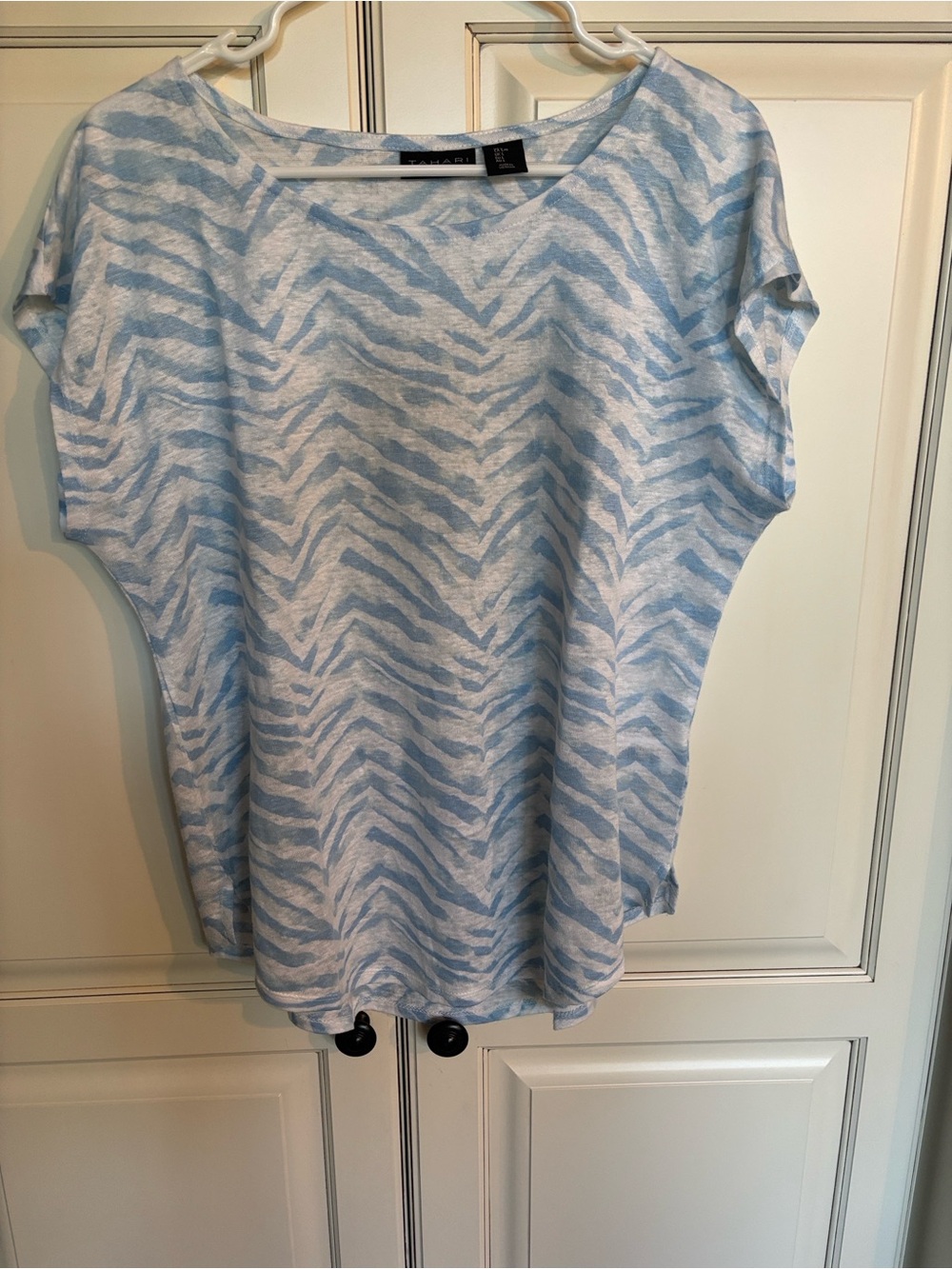Tahari light, blue and white zebra print Sleeve T-shirt. 100% linen.  NWOT - Picture 8 of 8